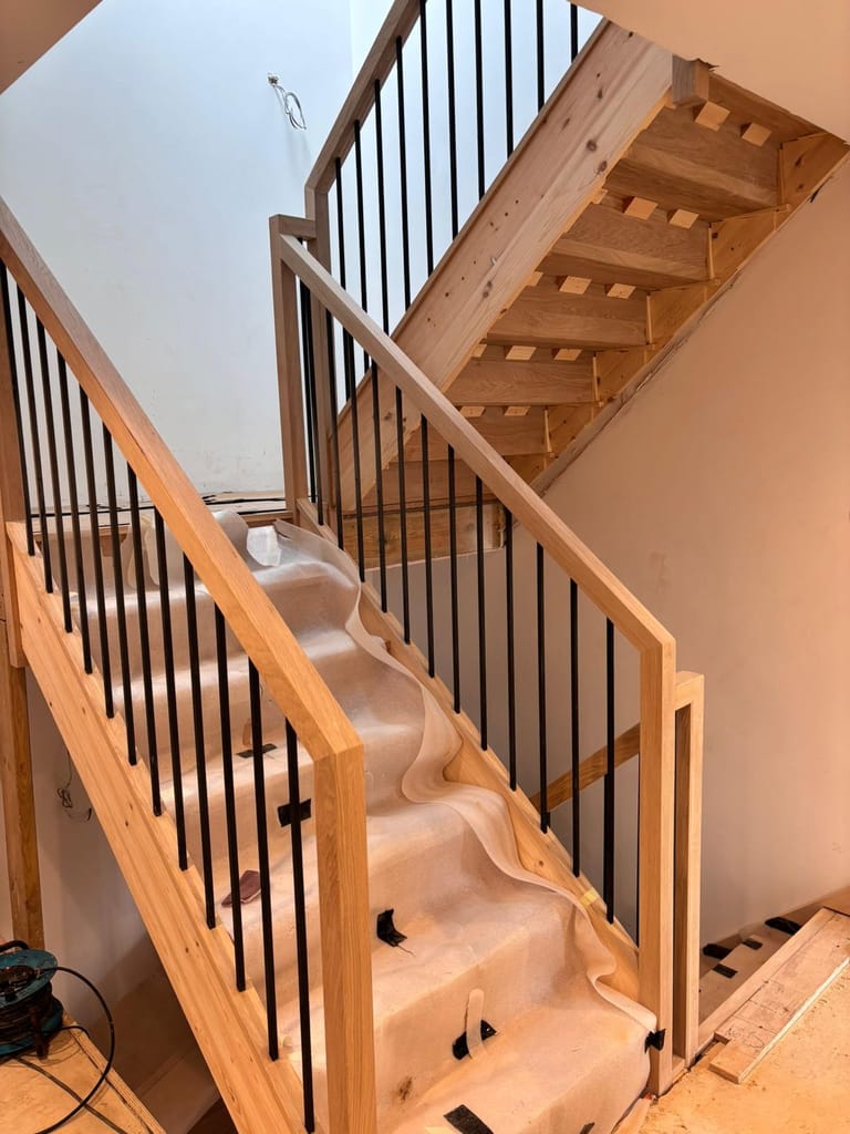 Modern-oak-staircase-with-black-metal-spindles-3.jpg