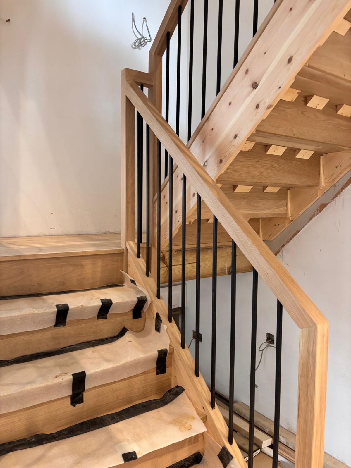 Modern oak staircase with black metal spindles 5