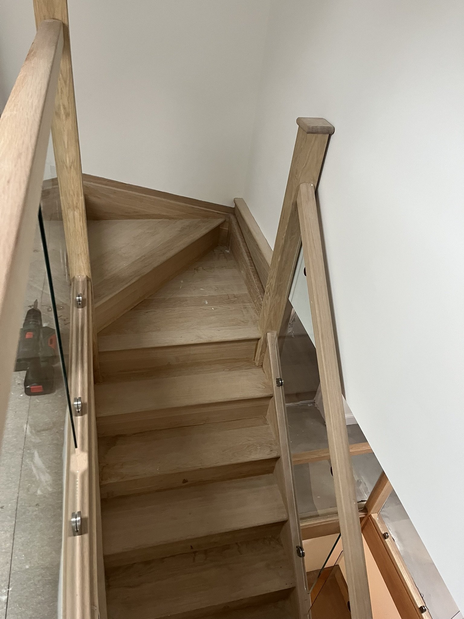 Oak stairs with glass balustrade 8