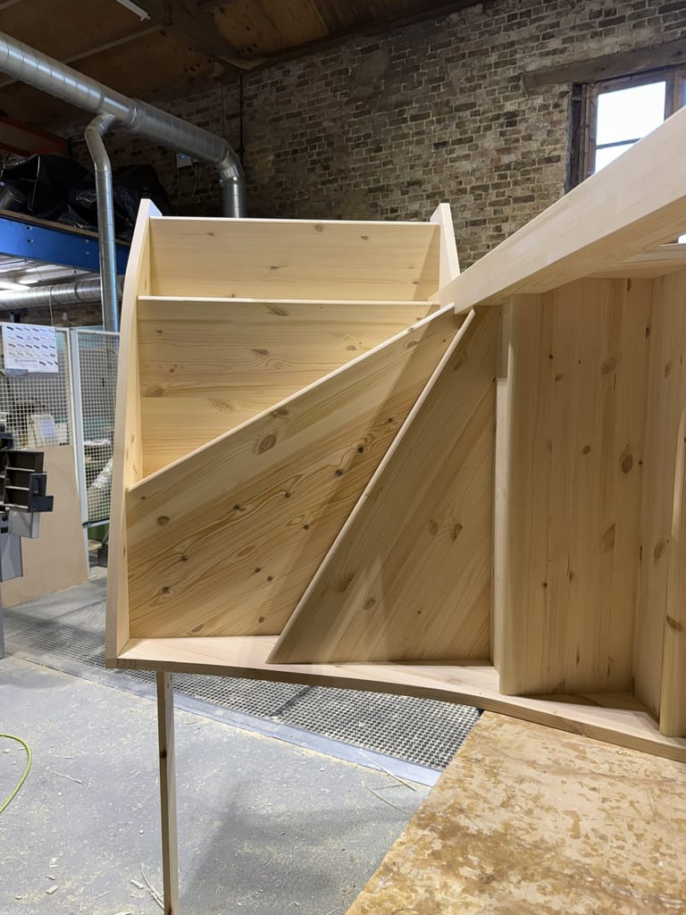 Softwood quater turn staircase 3